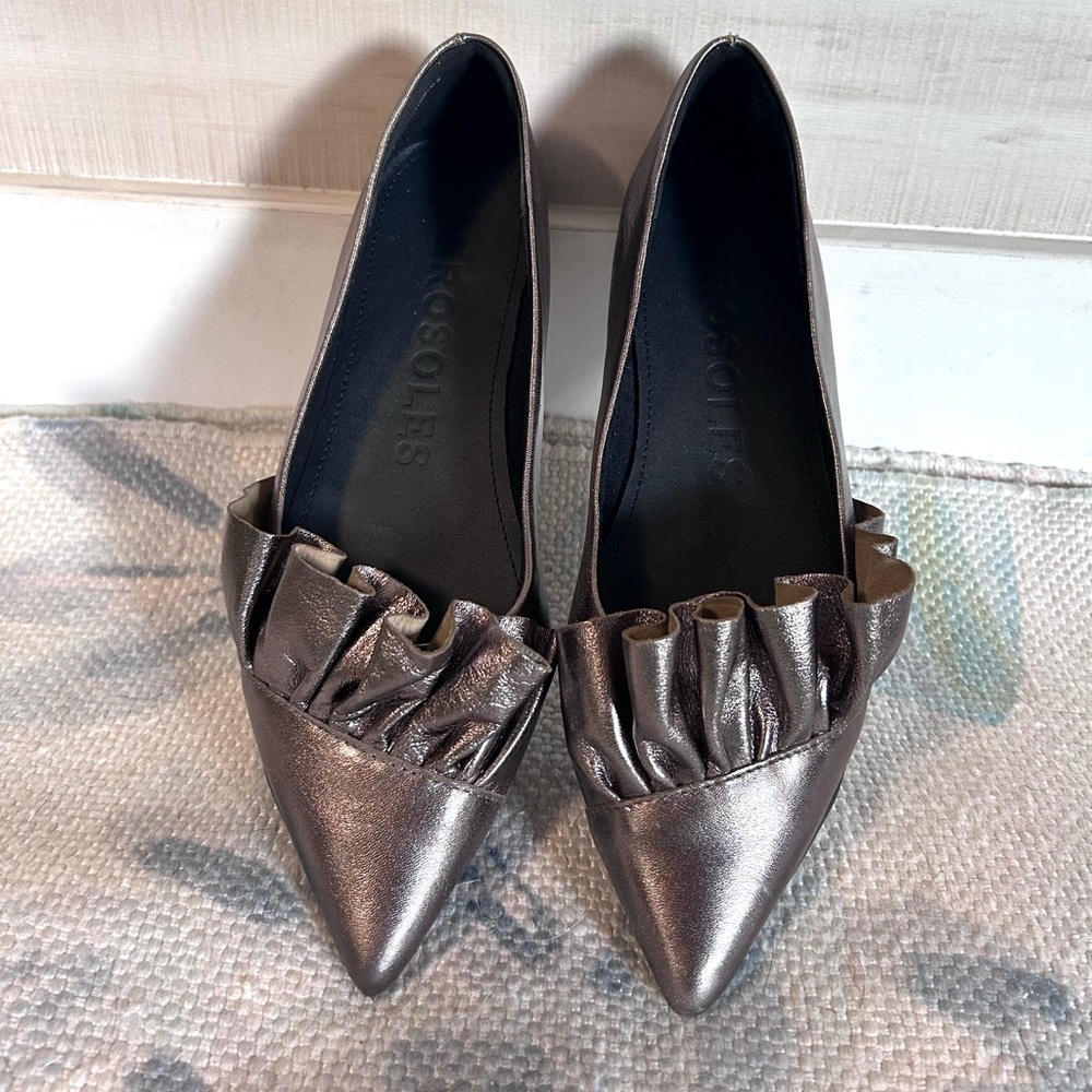Aerosol Dillion Ruffle flat in pewter size 10. Brand New